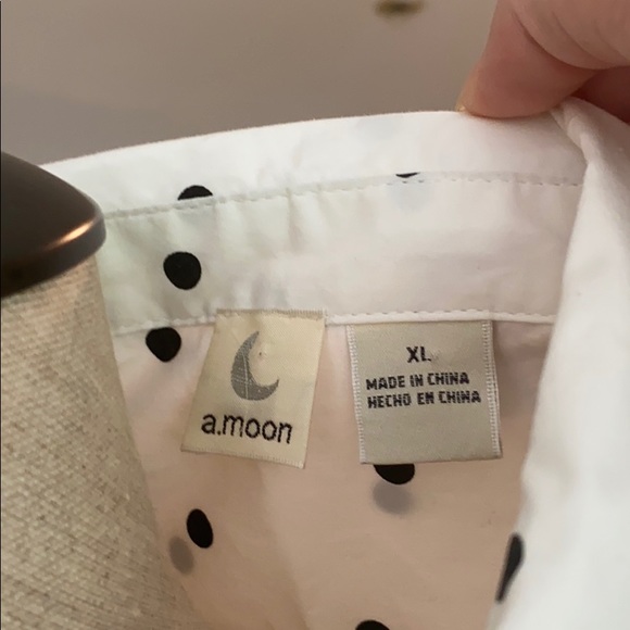 A.moon polka dot button up - Picture 4 of 4